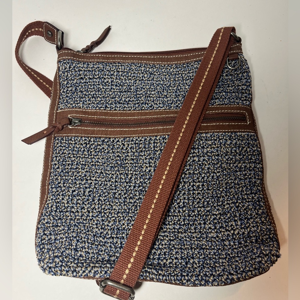 The Sak woven crossbody inblue & brown with leather trim